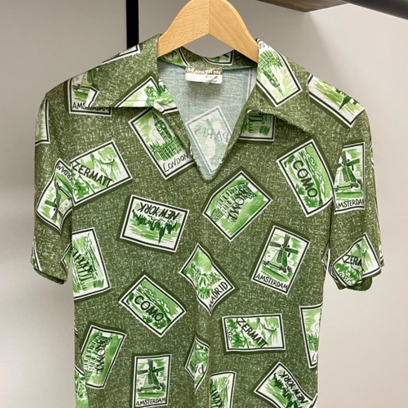 Authentic (Unique) Vintage Short-Sleeved, V-Necked, Print, Collared Top - Picture 3 of 6